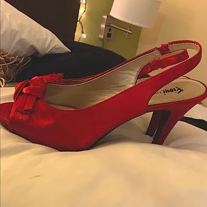 Red Bow Heels